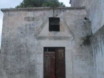 Nell'edificio � inglobata una piccola chiesa (foto di Cassandra Capriati)